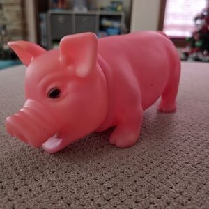 Pink squealing pig - give it a squeeze and hear it squeal play toy